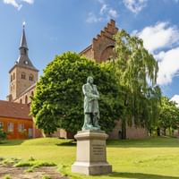 hans-christian-andersen-statue-odense