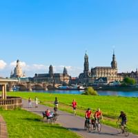 Radweg entlang der Elbe bei Dresden