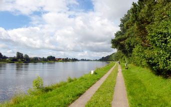 Cycle path along the Kiel Canal