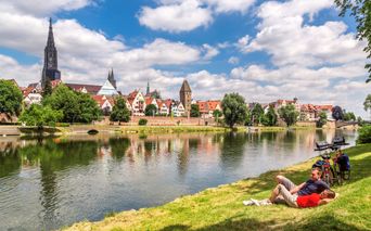Blick auf das Ulmer Münster von Flussufer
