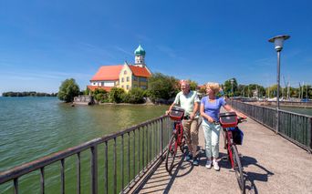 allgaeu-wasserburg-cyclist