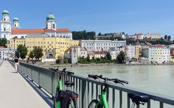Von der Brücke einen Blick auf Passau
