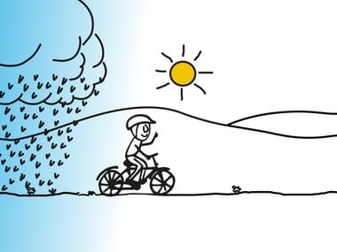 Einfache Strichzeichnung eines Radfahrers auf einem Radweg mit blauer Regenwolke links, gelber Sonne rechts und Hügeln im Hintergrund.