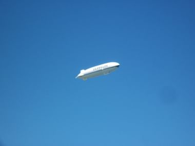 Zeppelin über Freidrichshafen