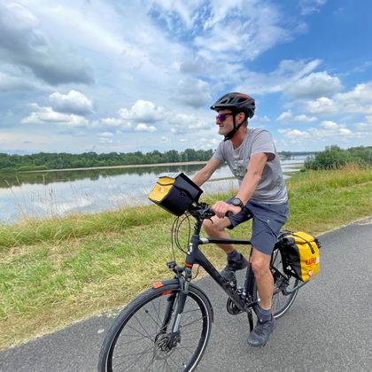 loire-cycle-path-riverbank-cyclist
