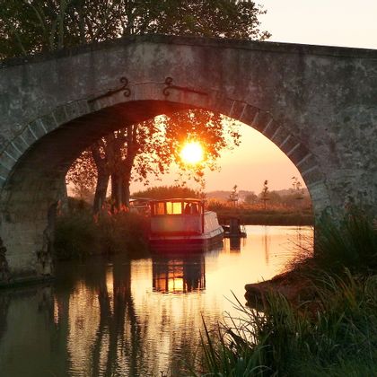 Sonnenaufgang über dem Kanal