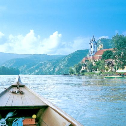 Blick über Dürnstein von der Donau