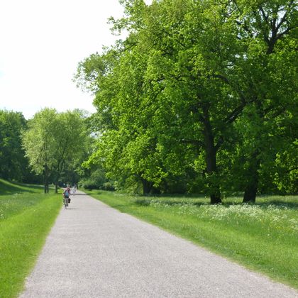 Weimar Park on the Ilm cycle path