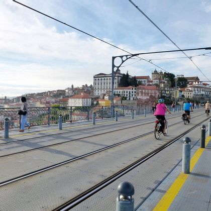 Cycle path towards the city of Porto
