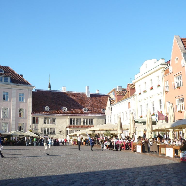 tallin-marktplatz-rathaus